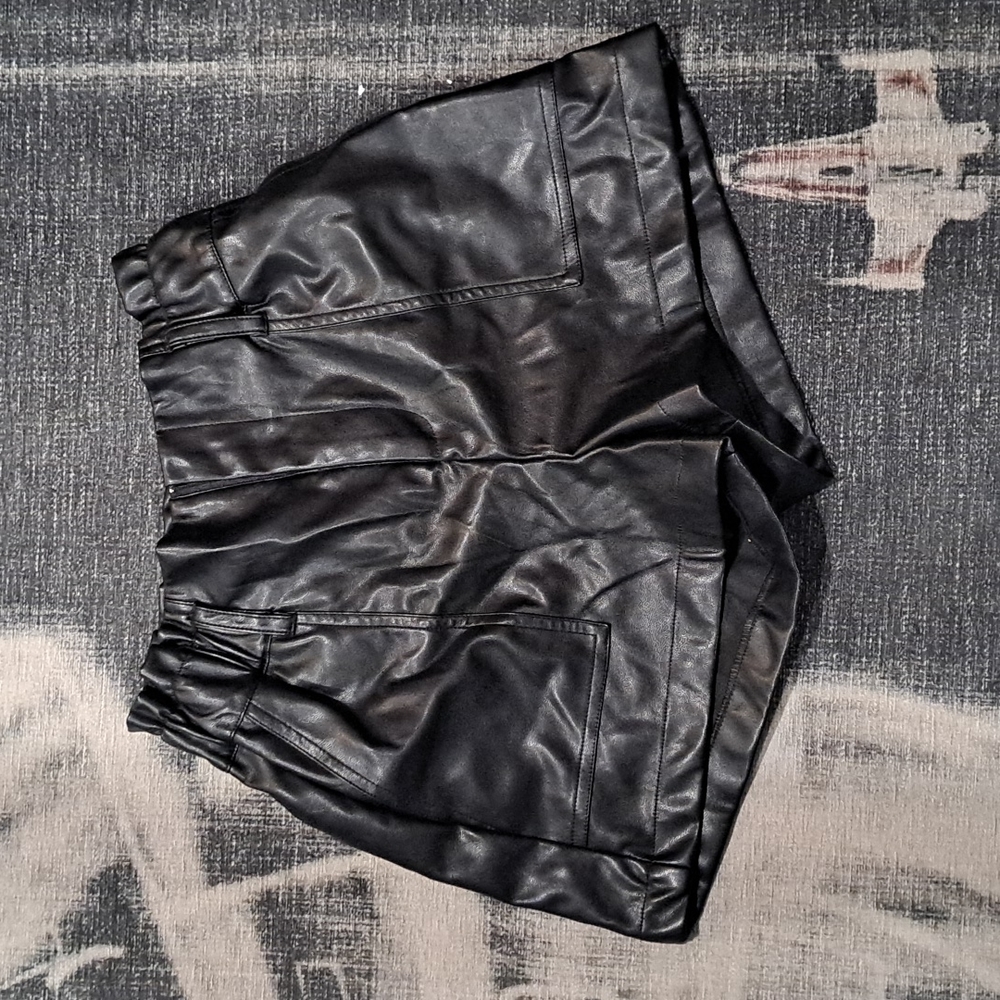 Shinestar black faux leather shorts small